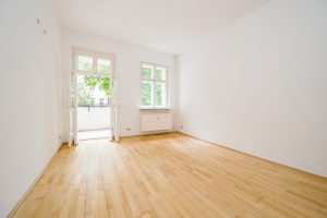 Wohnzimmer leer - vor dem virtuellen Homestaging - Immobiliefotografie